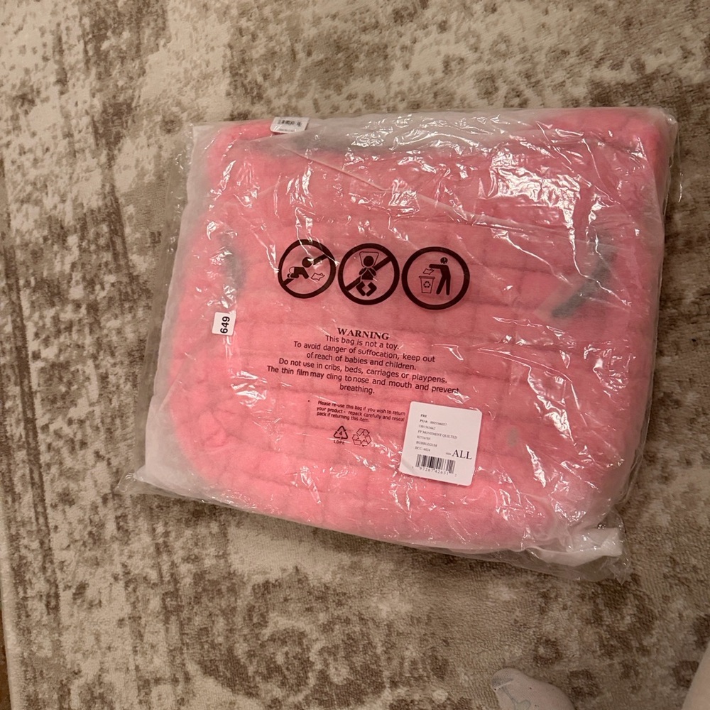 ⭐️NWT Free People Carry All Quilted Tote in Bubble Gum Pink⭐️ - Picture 4 of 5